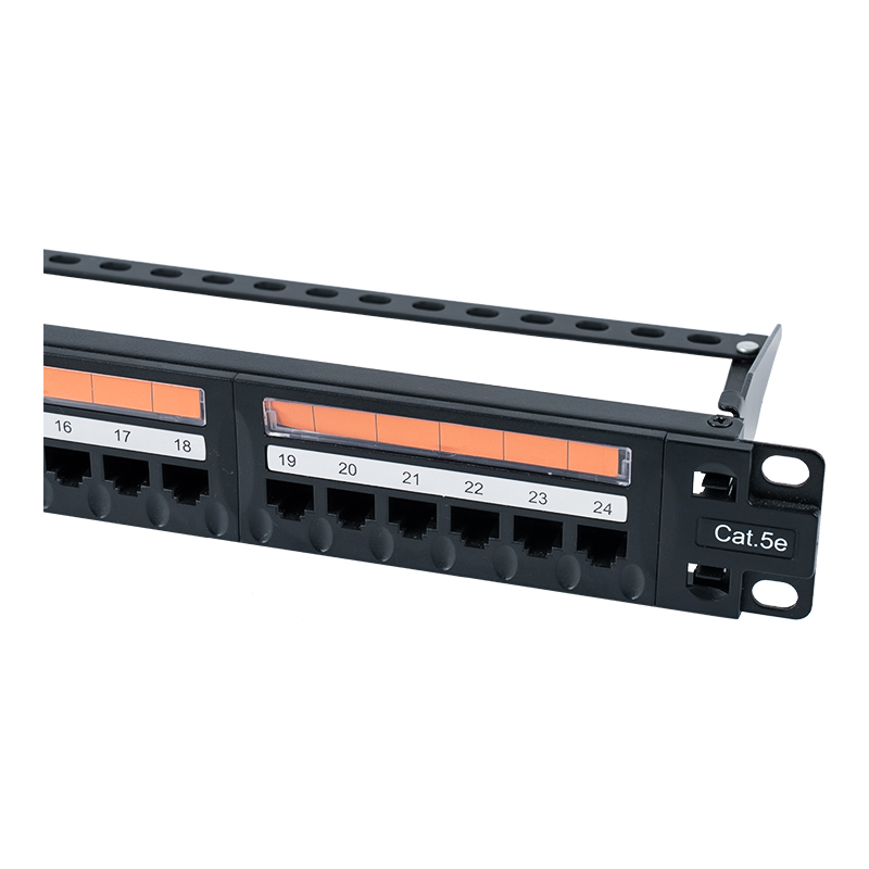 Cat5e 19-tums 1U oskärmad 24-portars patchpanel (flip-top plastfönster) SP-3410D24-C5E Cat5e 19-tums 1U oskärmad 24-portars patchpanel (flip-top plastfönster) SP-3410D24-C5E